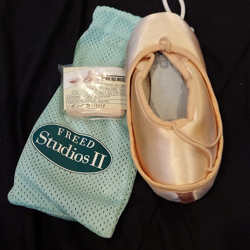 Freed Studios II 2 3.5 EE Point Toe Ballet Shoe